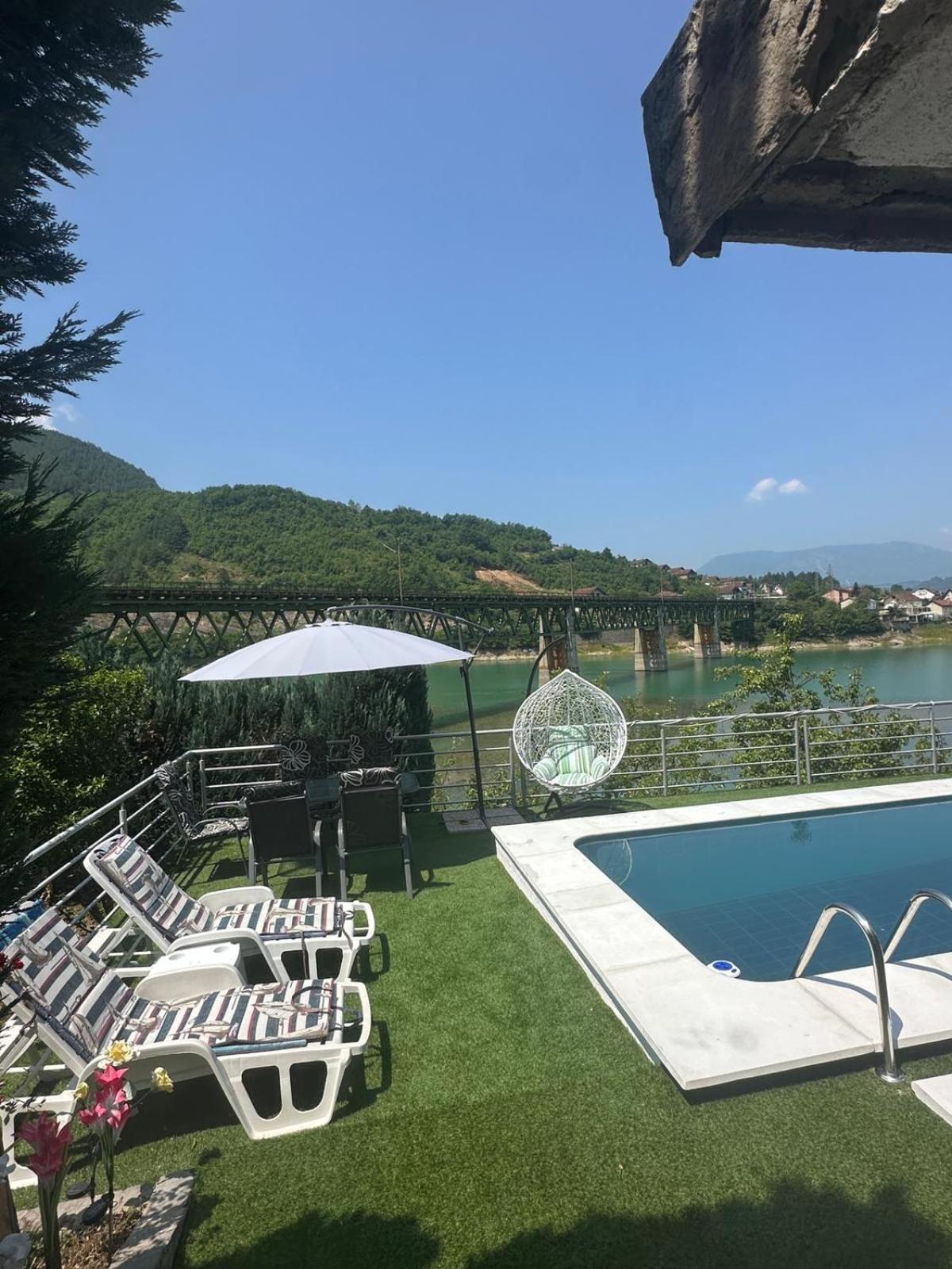 Sa Bazenom Lily Villa